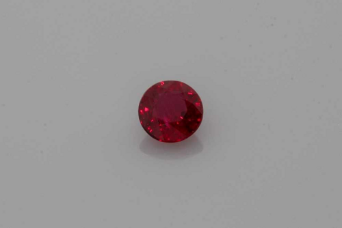 0.55 carat RED Round Rubinas (1)