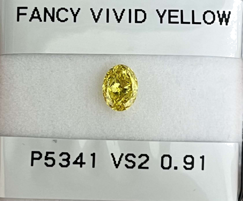 0.91 carat Fancy Vivid Yellow-VS2 Natūralus Oval Deimantas (1)