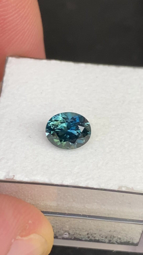 1.72 carat GREEN Oval Safyras (1)