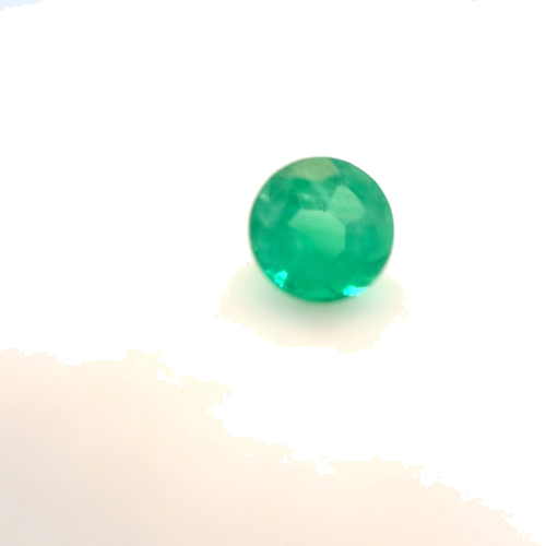 0.6 carat GREEN Round Smaragdas (1)