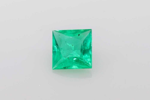 0.48 carat GREEN Princess Smaragdas (1)
