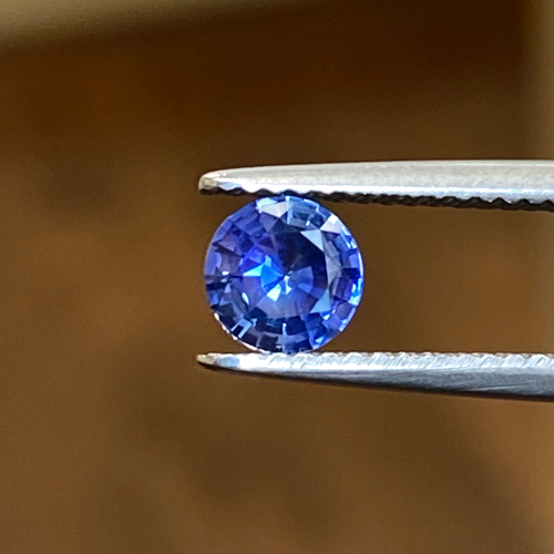 0.58 carat BLUE Round Safyras (1)