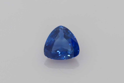 0.68 carat BLUE Trilliant Safyras (1)