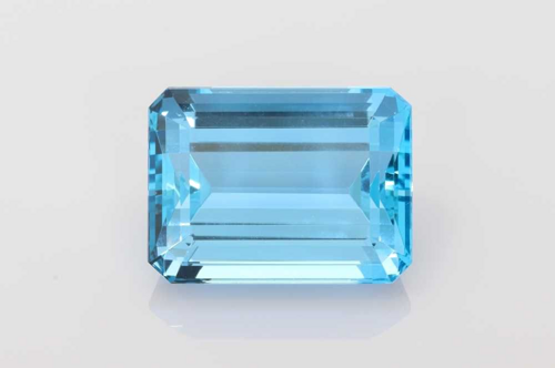 42.81 carat BLUE Emerald Aquamarine (1)