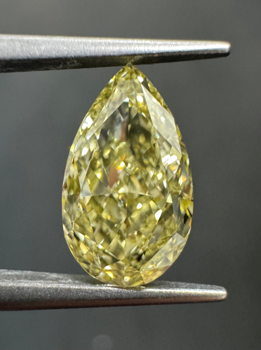 2.07 carat Fancy Yellow-VS1 Natūralus Pear Deimantas (1)