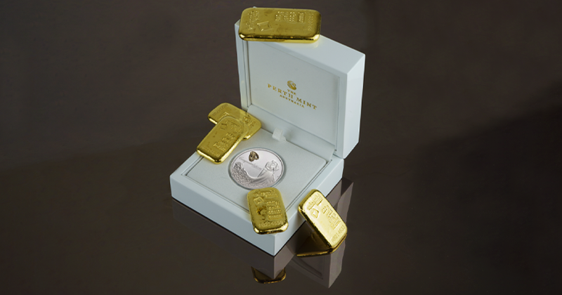 auksinė moneta ir luitai