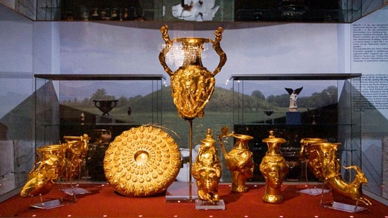 a picture of panagyurishte treasure on display